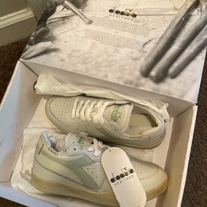 Brand new Diadora sneakers. Size 8.